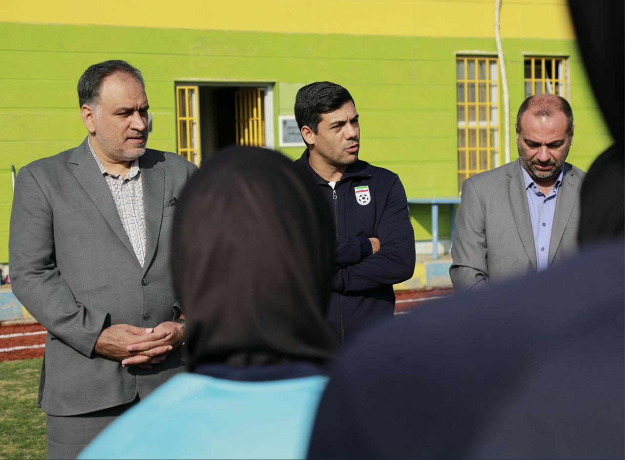 گزارش تصویری| حضور دکتر مددی و مدیران باشگاه در تمرین تیم فوتبال بانوان