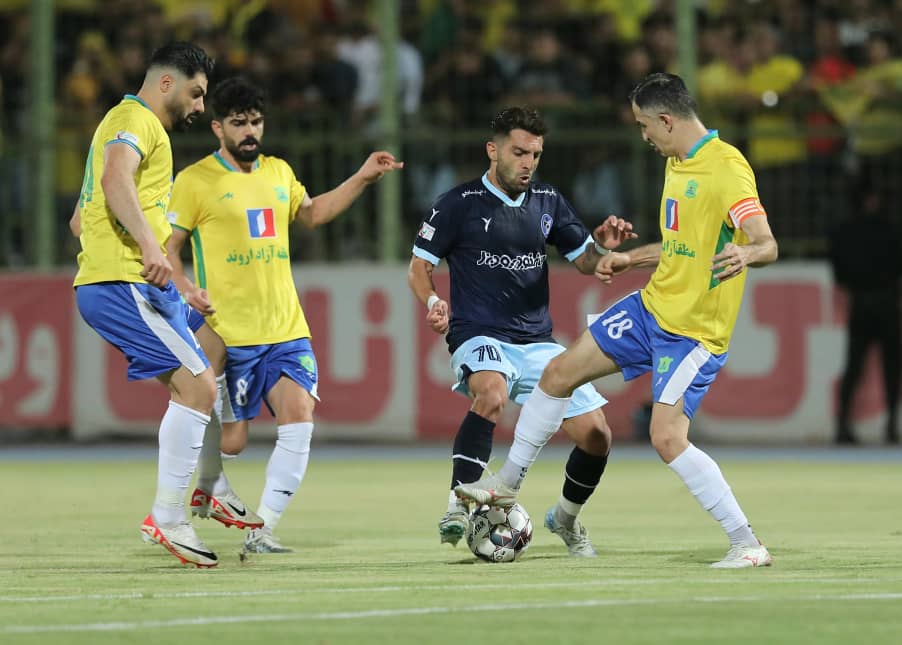 گزارش تصویری لیگ فوتبال آزادگان | دیدار پیکان و صنعت در گرمای آبادان